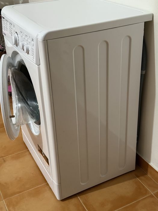 Máquina de Lavar Roupa Indesit 6 Kg | 1200 RPM |