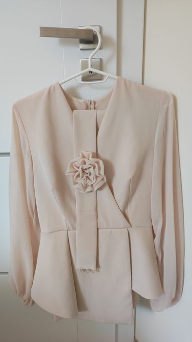 Beżowy elegancki komplet 36