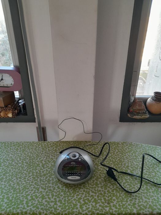Vendo Rádio Despertador ELTA muito bonito como novo