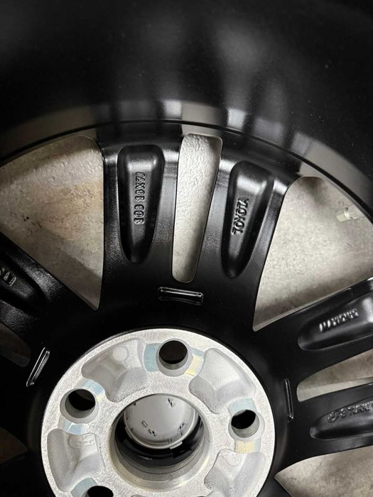 Koła zimowe TOYOTA RAV4 V 18" 5x114.3 ET 35 NOWE TPMS CONTINENTAL