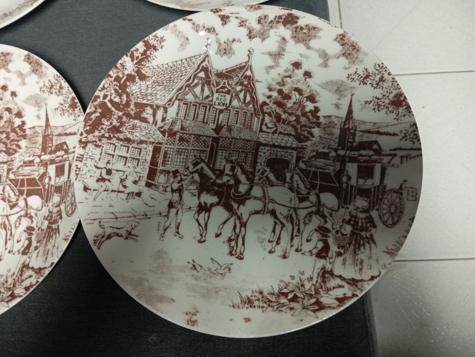 Pratos de porcelana fina