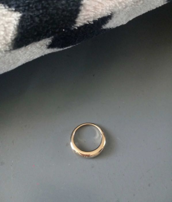 Pierścionek nieregularna obrączka