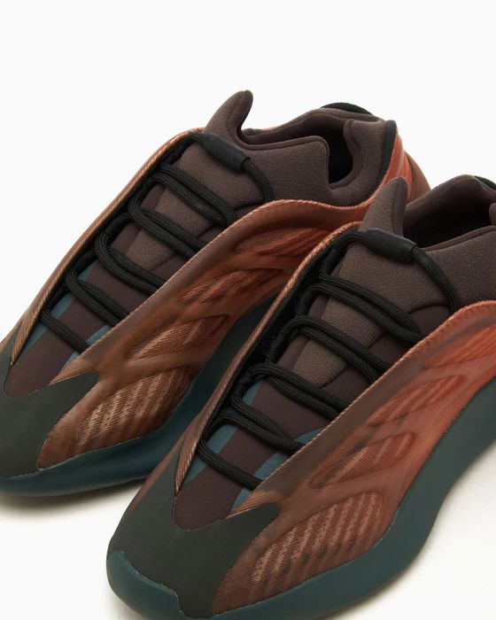 Adidas Yeezy 700 V3 copper fade