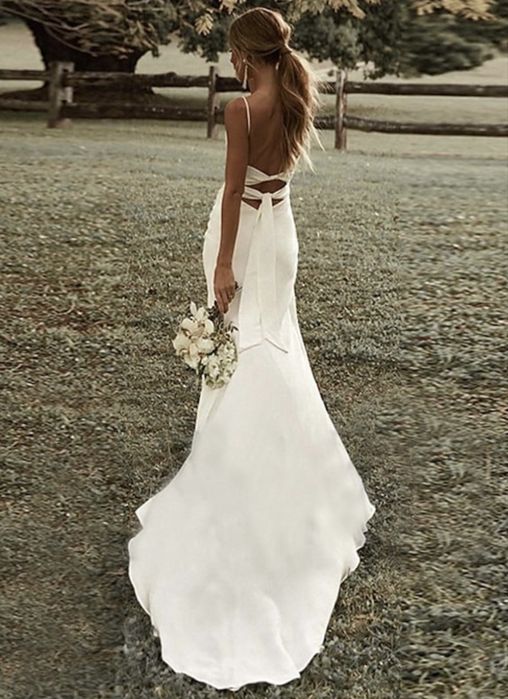 Suknia ślubna ołówkowa, kolumnowa. Kolor ecru. Roz.32