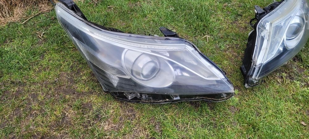 Lampa przód prawa lewa avensis t27 polift