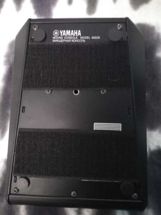 Mesa de Mistura Yamaha MG06 Como Novo (Com Manual e Cabo Original)