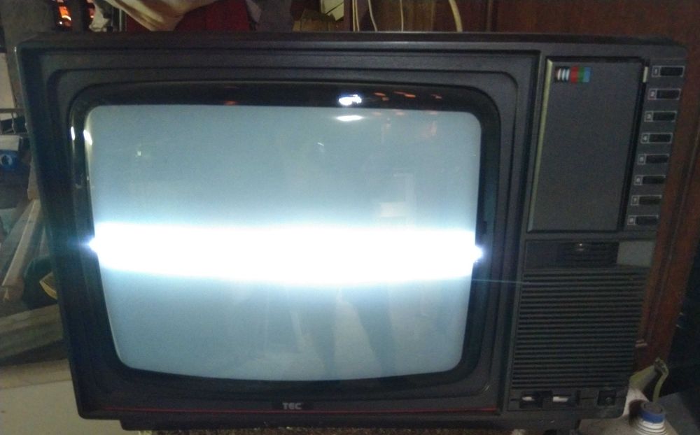 Televisão TEC – com avaria