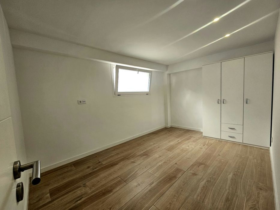 Moradia T3 totalmente renovada com ,3 pisos ,semi equipada , transportes públicos para Loures, Odivelas, Lisboa, Bucelas