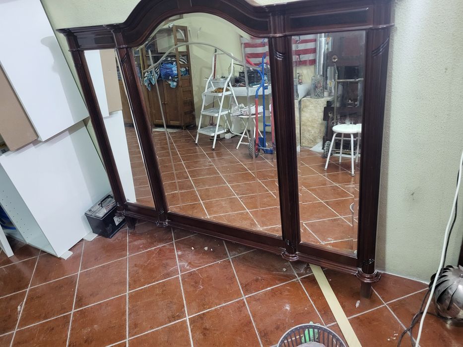 Alçado de aparador com espelho