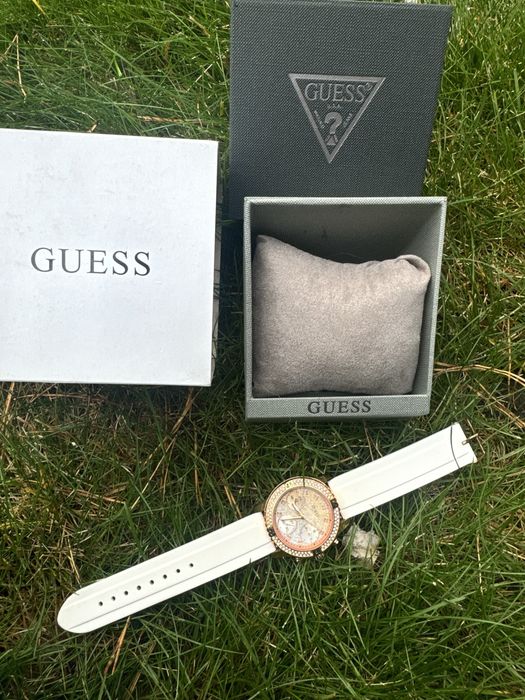 Фірмові годинники Guess Італія