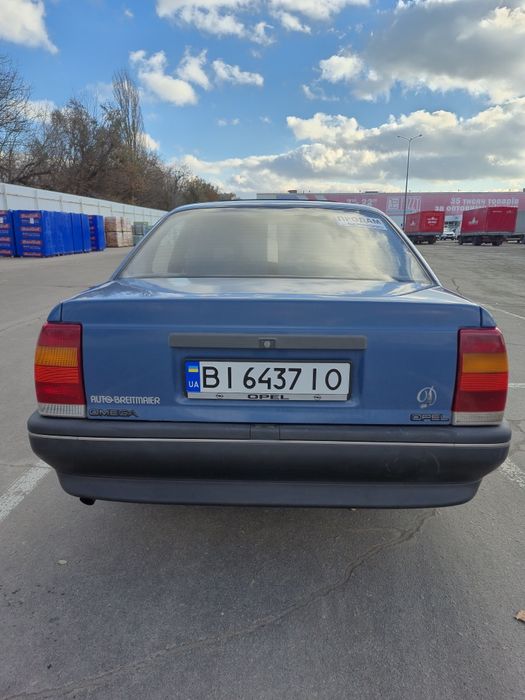 Опель омега 1.8  Opel Omega