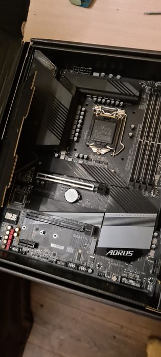 Материнська плата Gigabyte Z590 Aorus Elite