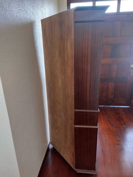 Venda de estante de canto para sala em bom estado