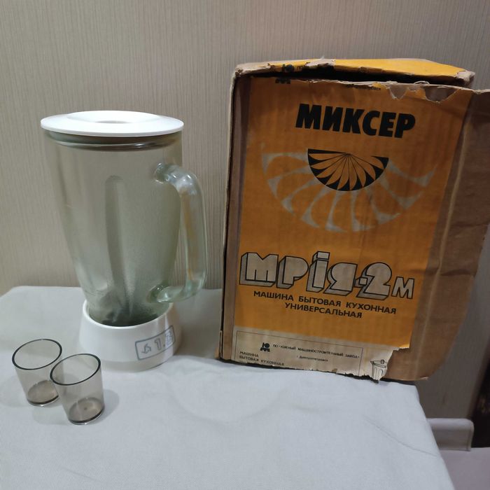 Блендер мрія 2 майже новий з комплекта кухонного комбайна