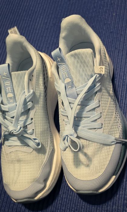 Кросовки женские голубые 39