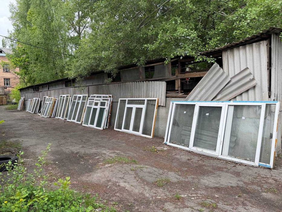 Вікна металопластикові Склад вікон та дверей БУ м. Шулявська.