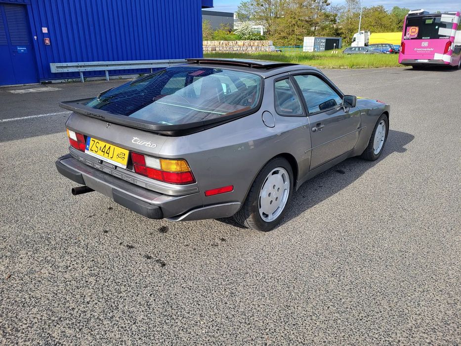 Porsche 944 944 Turbo, niski przebieg, bez rdzy, zarejestrowany i ubezpieczony.