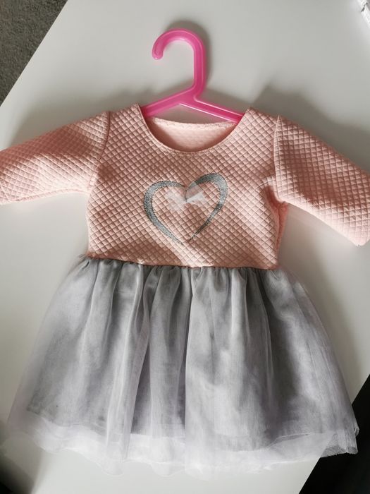 Sukienka  tiulowa r. 86.