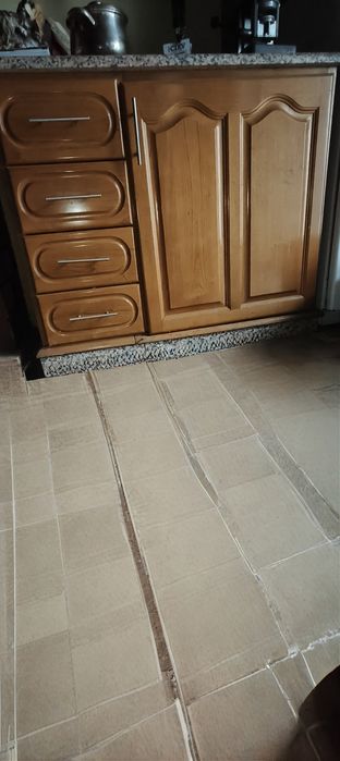 Moveis de Cozi. em madeira, vendo a Unid. Ou compl