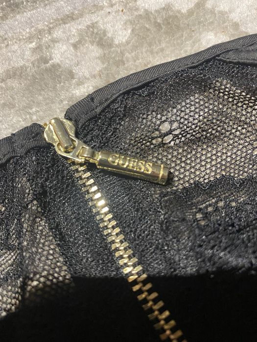 Mala czarna Guess r. M