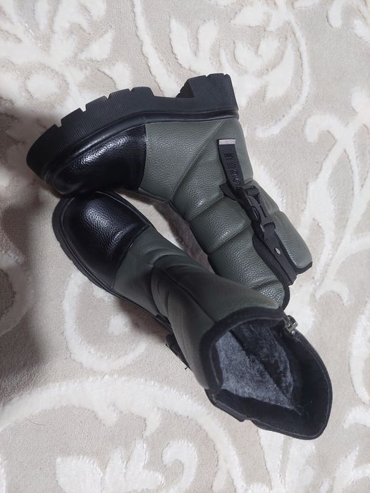 Зимові теплі сапожки в стані нових 34р.