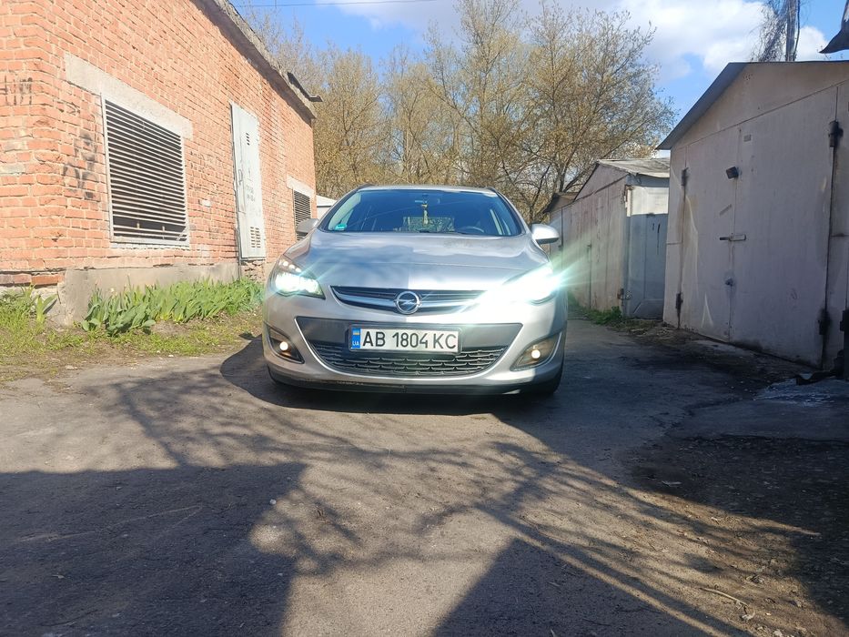 Opel Astra j 2013 рік