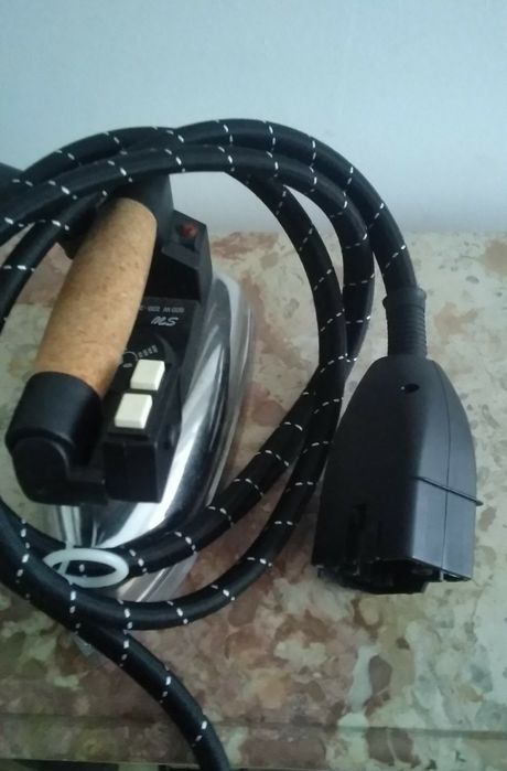 Ferro de engomar com caldeira