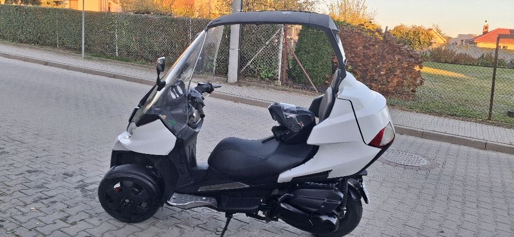 Adiva ad3 300 katB Jak Piaggio Mp3