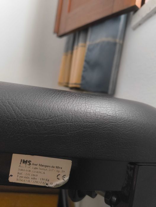 Marquesa clínica com buraco facial, como nova.