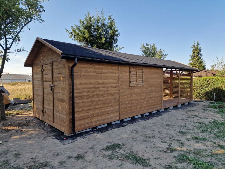 Domek Letniskowy z Pomieszczeniem i Tarasem 9x3m