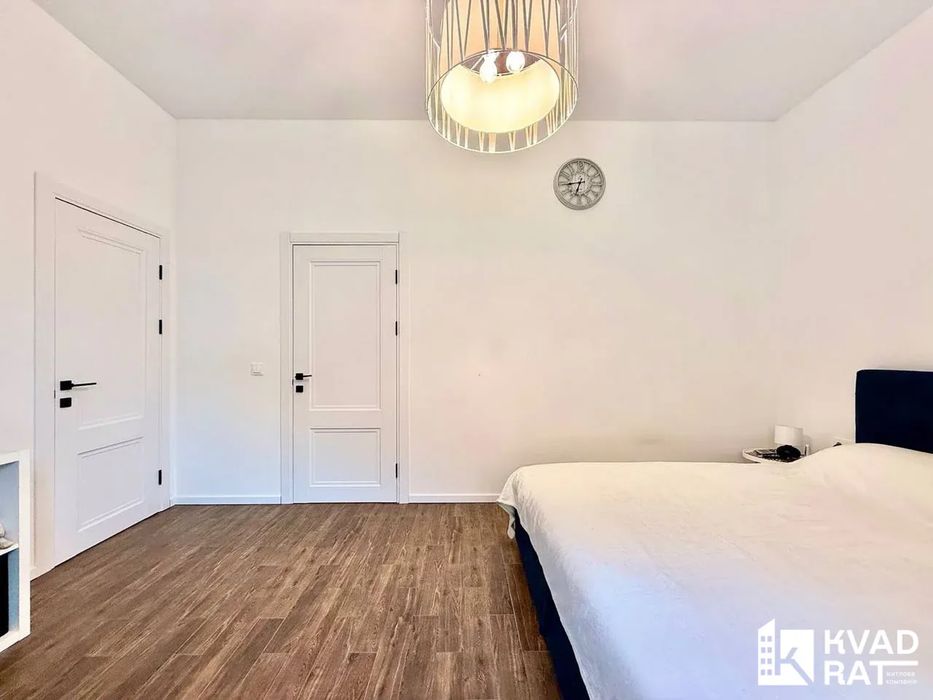 Одноповерховий будинок із якісним ремонтом та басейном