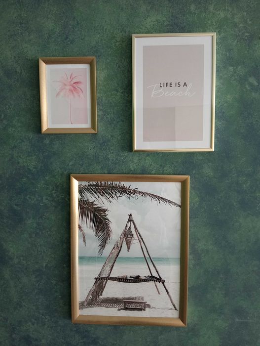 Golden frames with images64551778515713121