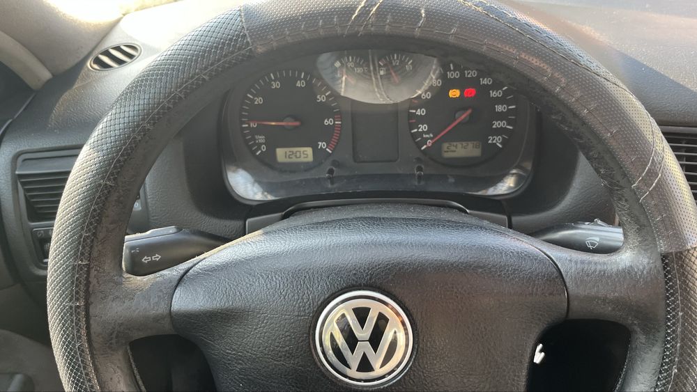 Golf IV - 99 1.4 Gasolina - Cinzento - Vistoriado até 03/2026