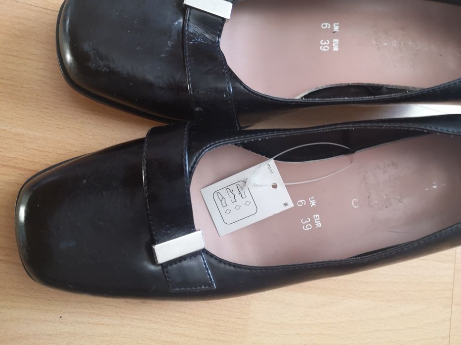 Buty damskie Florence Fred  na kaczuszce (nowe )