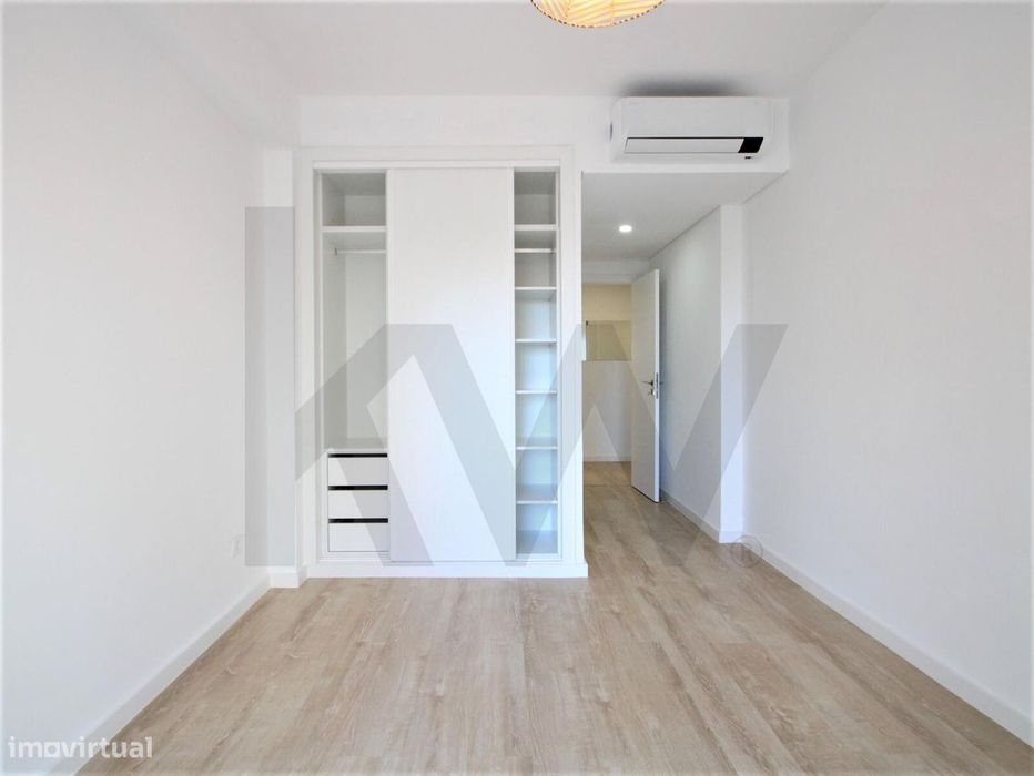 Apartamento T4 Remodelado a 4 min da Praia – Paço de Arcos