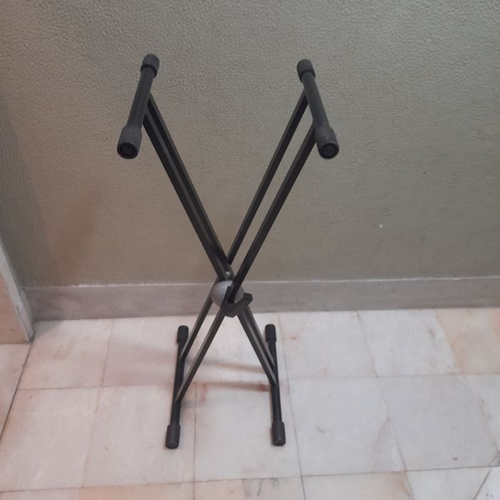 Suporte para teclados e órgãos
