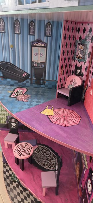 Casa de Bonecas em bom estado