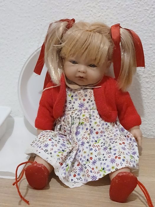 Boneca média boracha