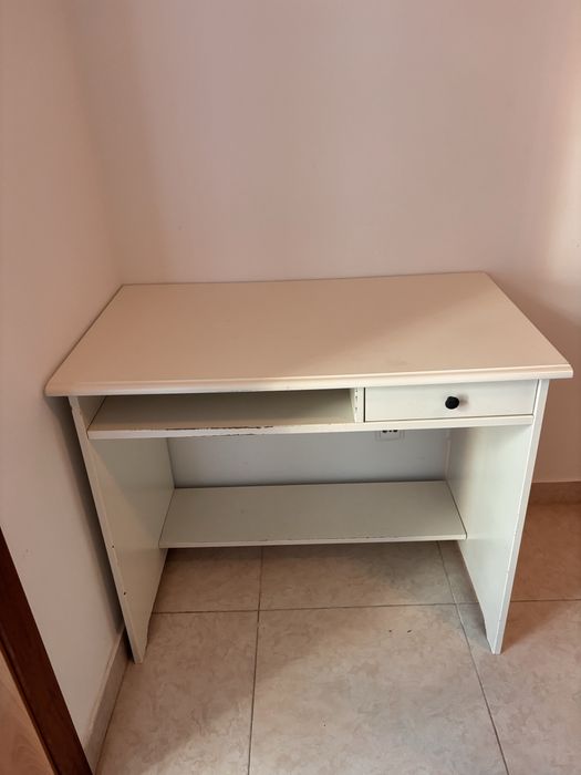 Secretaria e cadeira