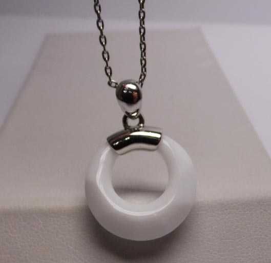 Srebrna zawieszka okrągły biały fasetowany kamień