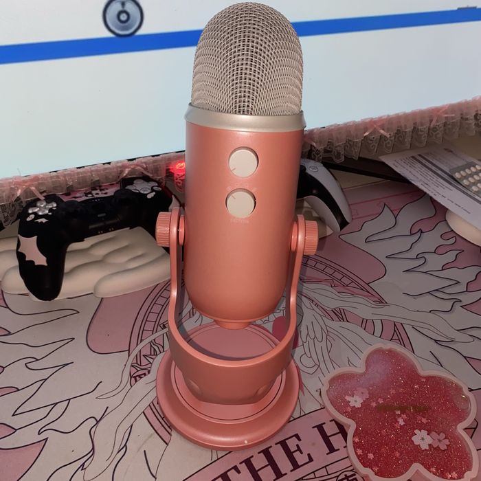 Микрофон Blue Yeti Pink