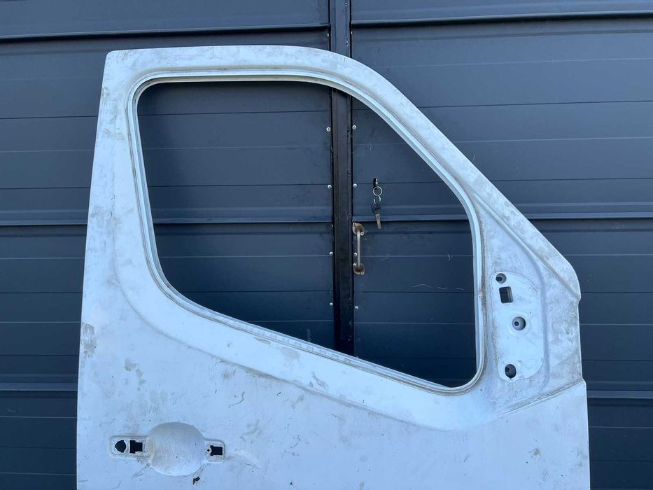 Дверка передня Права Renault 801100016R Renault Master Opel Movano