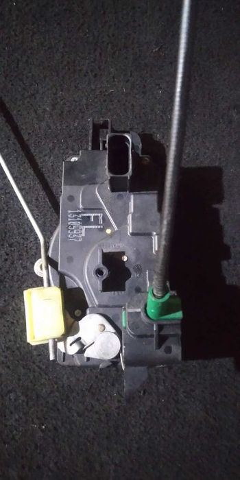 Fecho Da Porta Frente Dto Opel Astra H (A04)