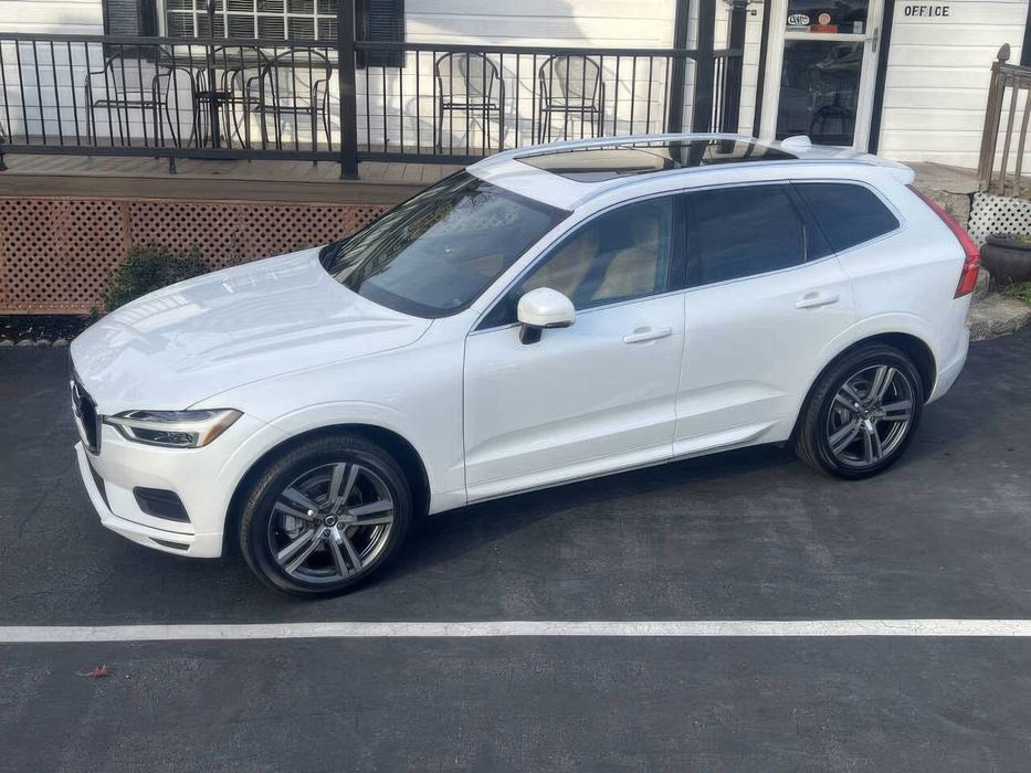 Volvo XC60 T5 Momentum      2020