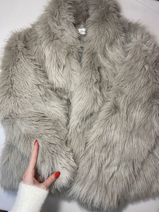 Жіноча шубка в стилі Zara
