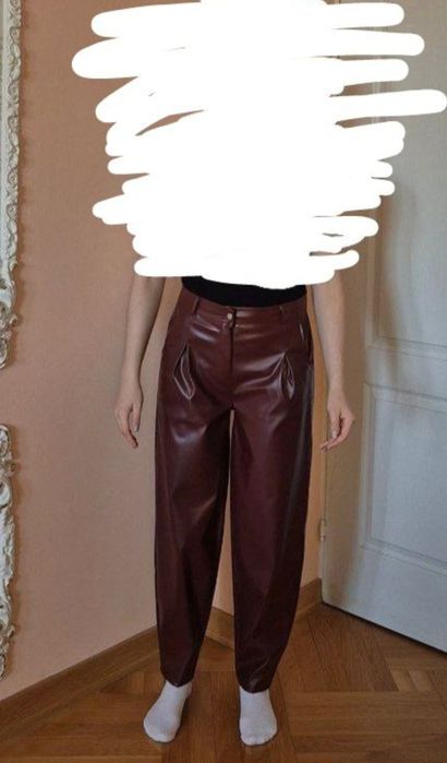 Одяг з екошкіри бордовий або винний колір