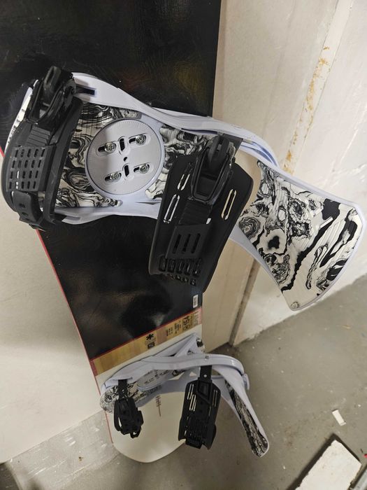 Deska snowboardowa Salomon 154cm 155cm z nowymi wiązaniami