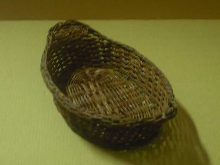 Pequeno cesto artesanal