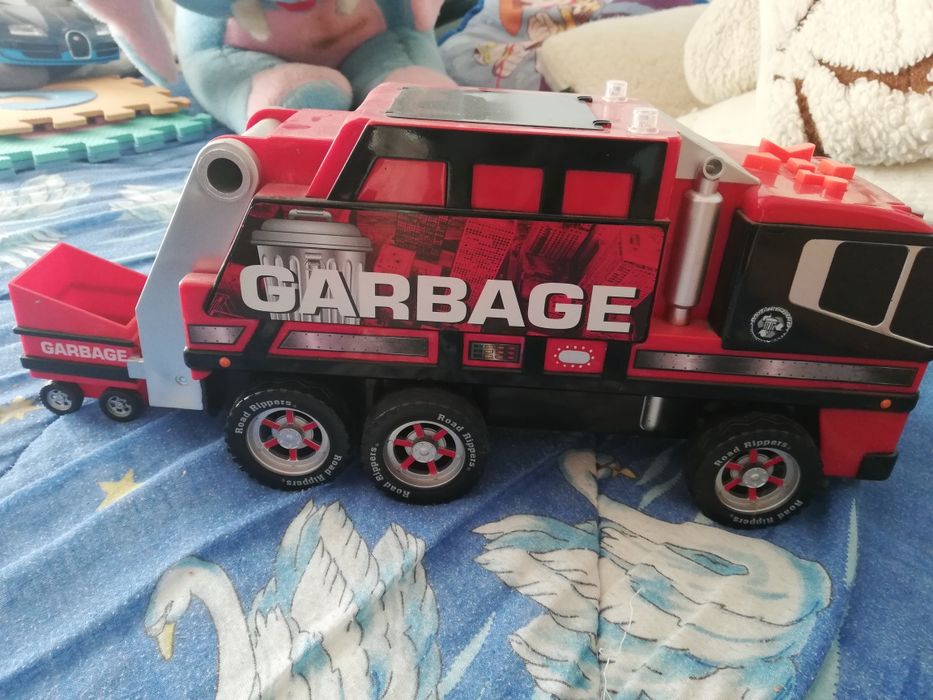 Sprzedam zabawkowy samochód smieciarka