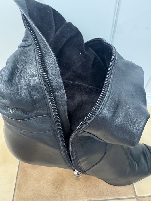 Чорні шкіряні ботфорти